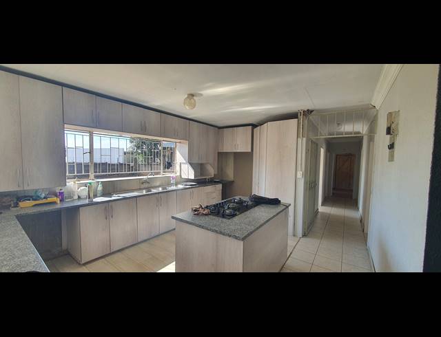4 BEDROOM HOUSE TO LET IN RENSBURG